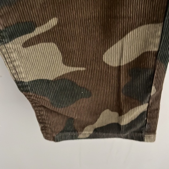 AMERICAN Eagle Camouflage Corduroy Pants - Picture 4 of 6